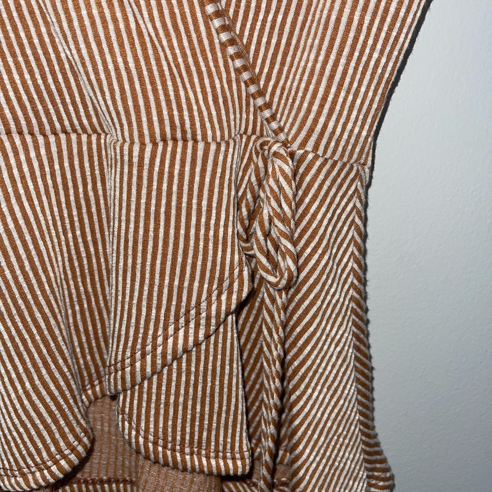 Striped V-neck Top - Picture 4 of 4